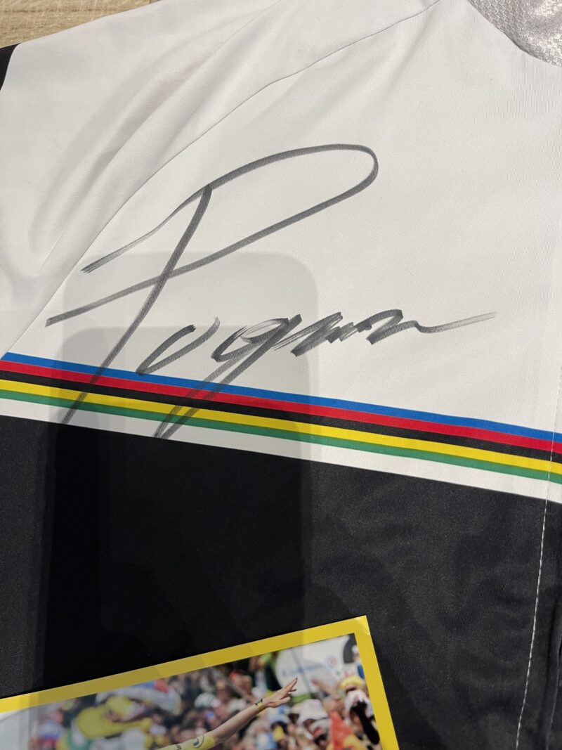 Maglia +3 foto autografate Tadej pogacar - immagine 8